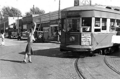 Des Moines Rail 727, 24th and University looking east, 1939.jpg