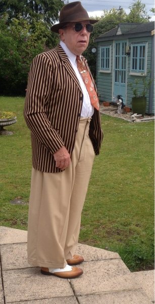 Brown blazer and baggies 001.JPG