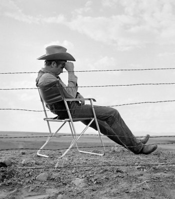 frank_worth_james_dean_seated_1024x768.jpg