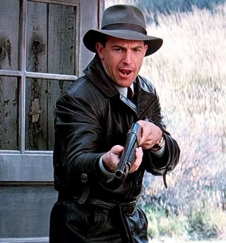The-Untouchables_Kevin-Costner_leather-coat-firing-*******-5955986.jpg