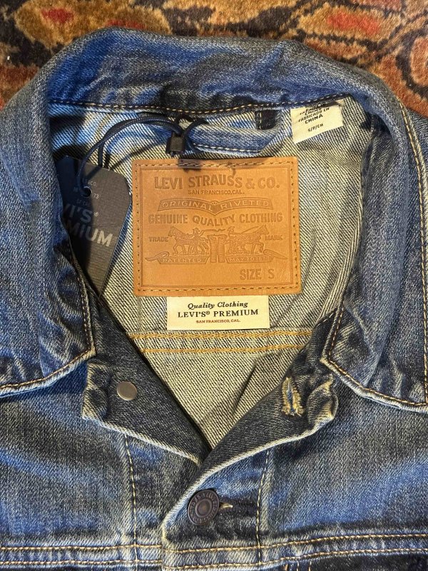 levis jacket 2.jpg