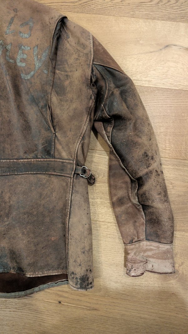 03_back_side_and_sleeve.jpg