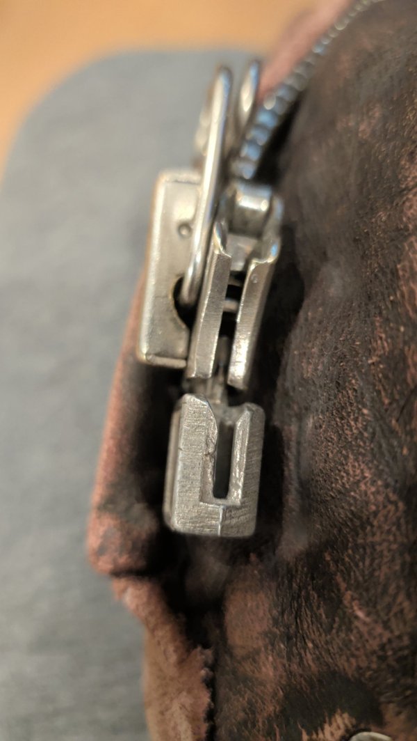 09_zipper_side_view.jpg