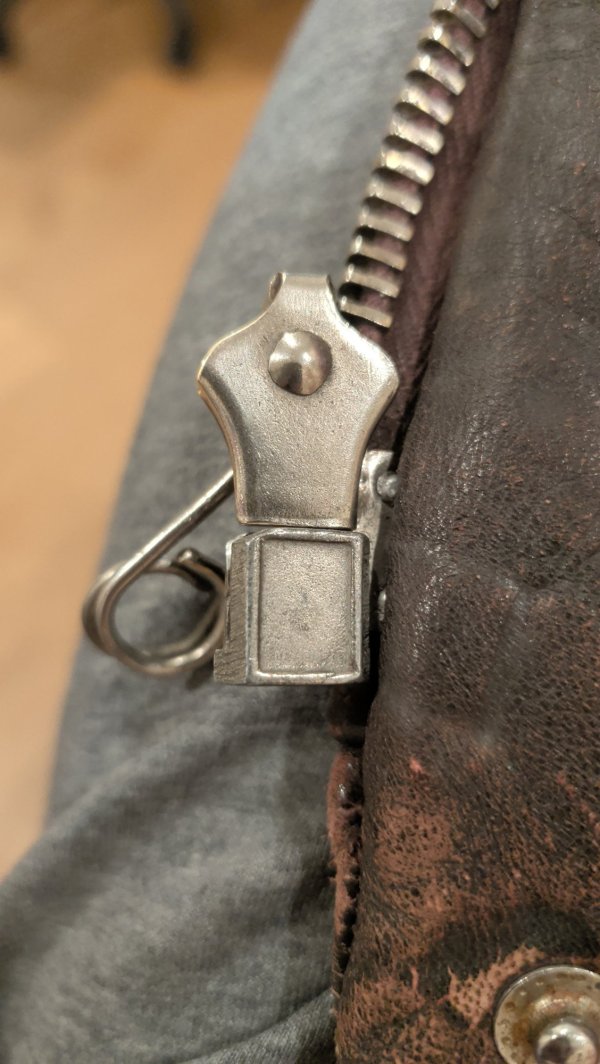 10_zipper_slider_back.jpg