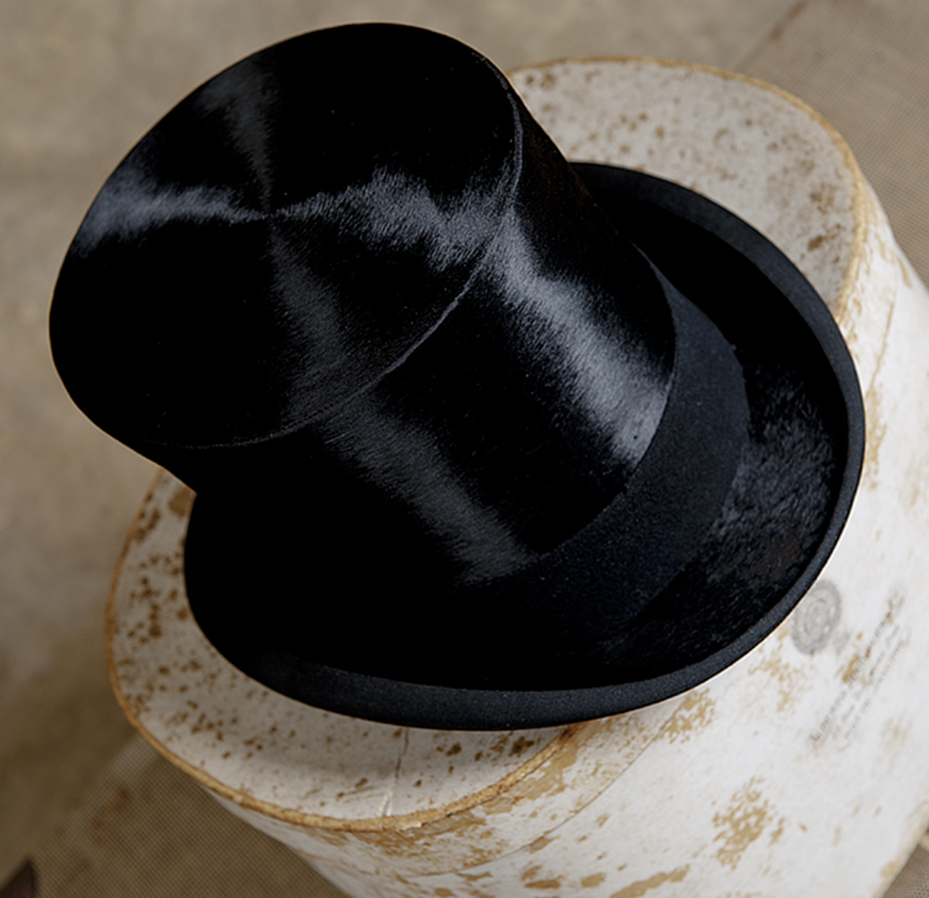 Alberto Rodrigues & Cia top hat